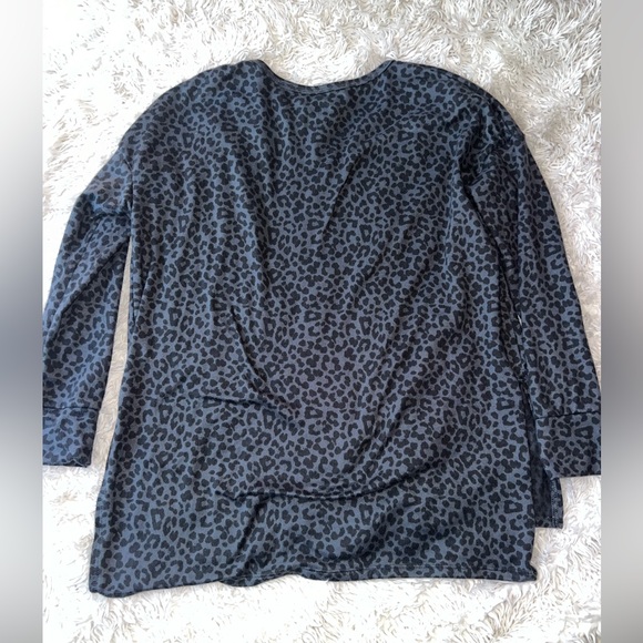American Eagle Leopard Print Long Sleeve - Picture 3 of 3